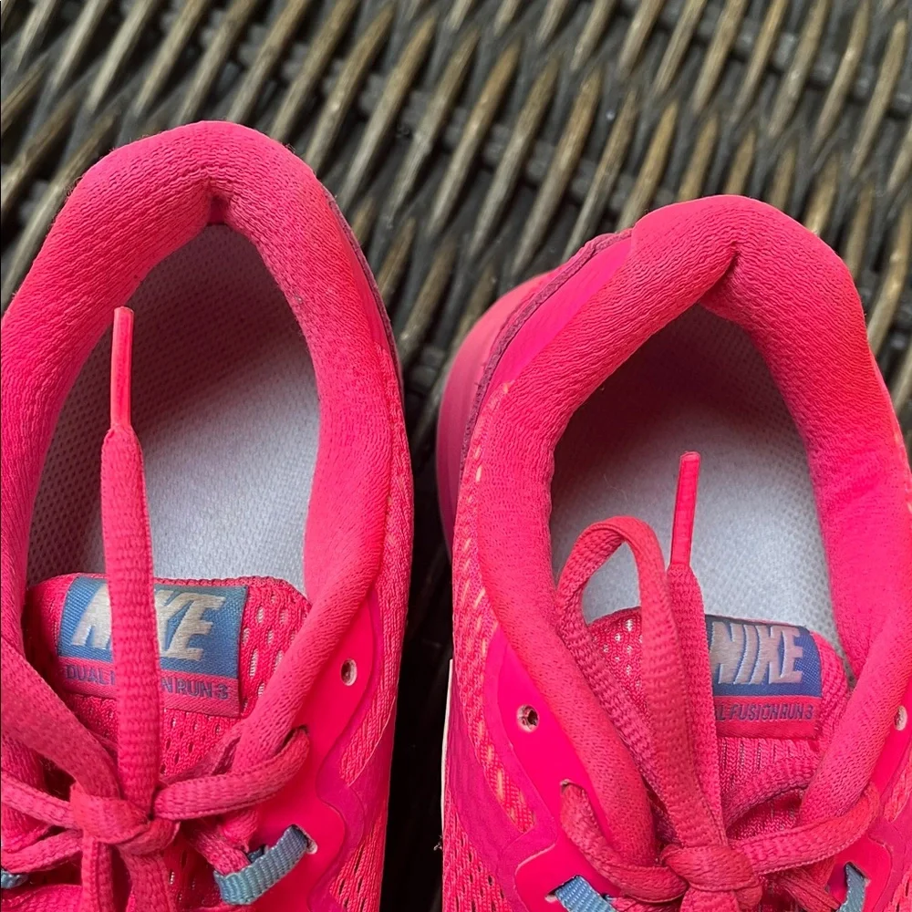 Nike Women's Bright Pink Athletic Shoes - Picture 5 of 10